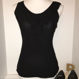 (S) blk sleeveless top with ruffle accent
